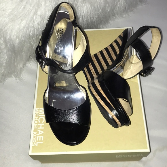 GORGEOUS MK WEDGES ✨🖤 - Picture 3 of 8